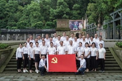 尊龙凯时-ag凯龙时代-人生就是拼搏股份公司组织干部员工参观毛泽东主席视察隆昌气矿纪念馆
